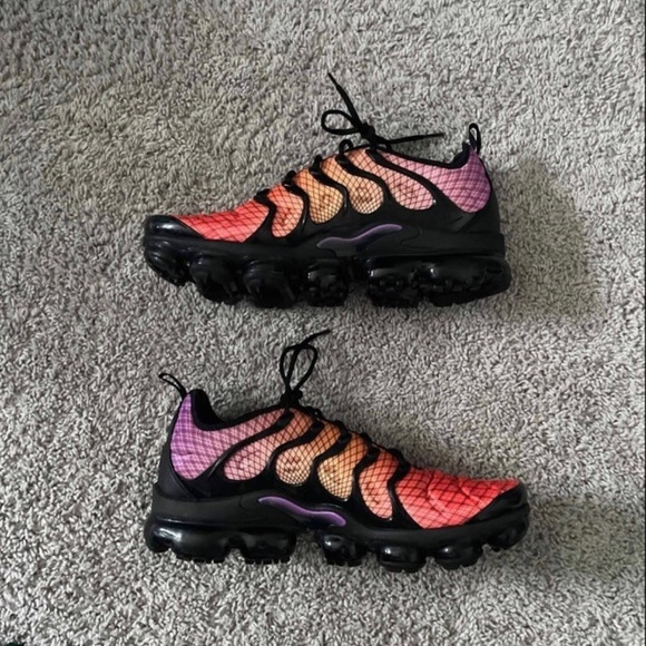 Air VaporMax Plus ‘Grid Sunset’